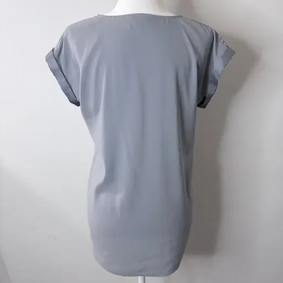 Express Women's Blouse Size M Gray Zipper V-Neck Cap Short Sleeve Silky Top - Picture 5 of 7